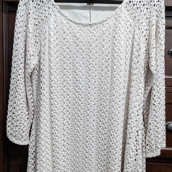 Covington Tops - Covington Women's Long Sleeve Cream Colored Top. Size 1X